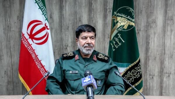 سردار شریف: انقلاب اسلامی، ایران را از حلقوم استکبار بیرون کشید/ وزیر دفاع: شما یک فرزند در خانه دارید؛ باید واقعیت‌ها را به او بگویید