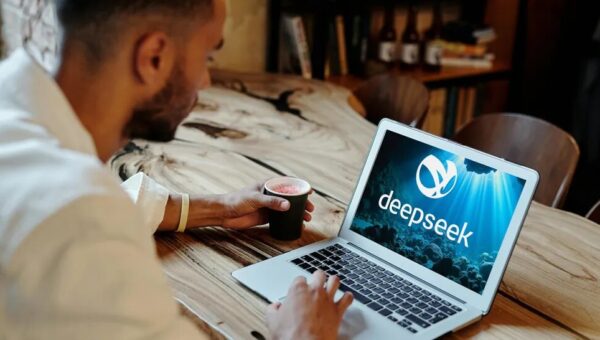 تهدیدی جدی برای ChatGPT و گوگل / آپدیت جدید «دیپ سیک» منتشر شد
