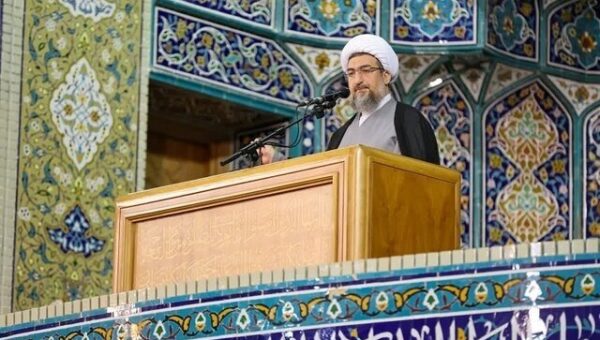 امام جمعه تبریز: جنگ فعلا متوقف شده، اما صلح با آمریکا و اسرائیل در کار نیست/ امام جمعه کرج: امید به آینده مهمترین درس نهضت امام حسین(ع) است