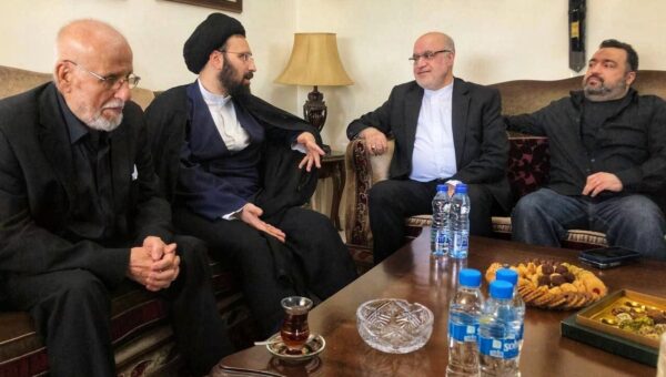ببینید   حضور سید علی خمینی در مزار شهید سیدحسن نصرالله