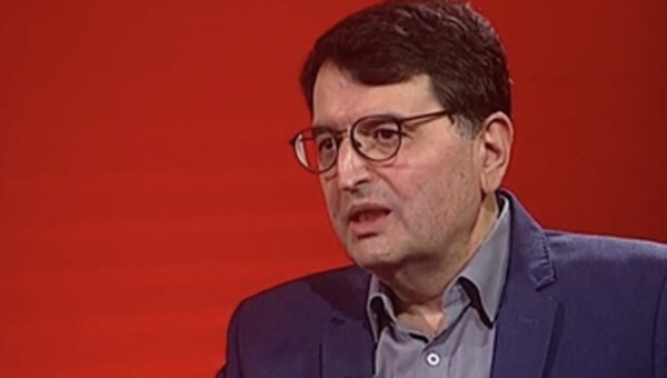 ببینید  دفاع مجید تفرشی از ایران در شبکه BBC: شماها جرأت و شرافت ندارید که حمله حرامی‌های اسرائیلی به ایران را محکوم نمی‌کنید