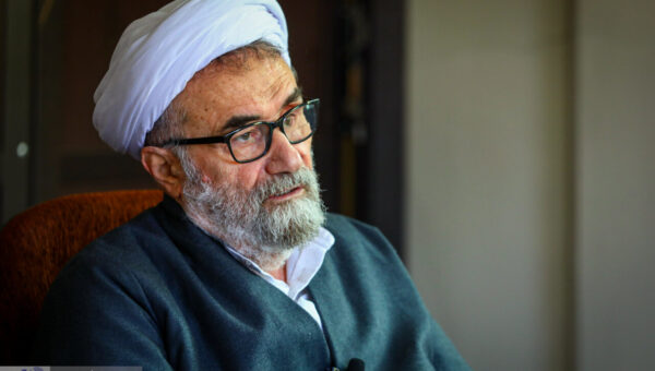 مسیح مهاحری: سپردن تریبون نمازجمعه به کسی که افکارعمومی خواهان کنارگذاشتن اوست، لجبازی با مردم است