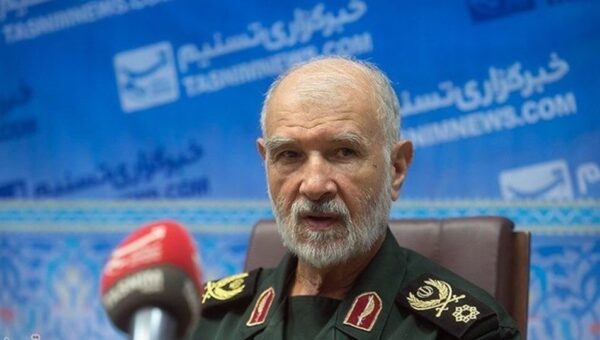 ببینید   نقل‌ قول سردار اسدی از رهبر انقلاب: جنگ بشود فرماندهی کل قوا را به کسی تفویض نمی‌کنم