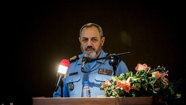 وزیر دفاع با خانواده شهید باقری دیدار کرد / عکس