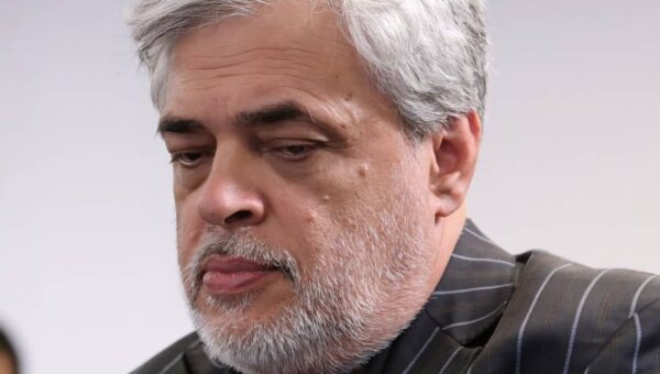 تفسیر محمد مهاجری از سرود درخواستی ای ایران از سوی رهبری/ خاک وطن ارزشش از خیلی چیزها بالاتر است/  شبیه سازان میهن به آغل هر غلطی بکنند مهم نیست