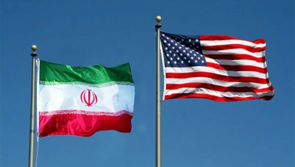 روزنامه هم میهن : اسرائیل میز مذاکره را بمباران کردد؛ در داخل هم عده ای زیر این میز بمب می گذارند