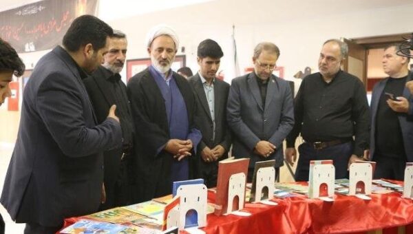 تکیه کتاب با عنوان “ببریم این همه سبز” در سمنان افتتاح شد
