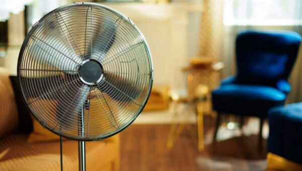 علت نچرخیدن پنکه ایستاده به چپ و راست