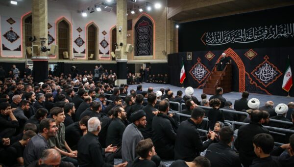 تصاویری از حضور فرزندان شهید سلیمانی در مراسم عزاداری بیت رهبری