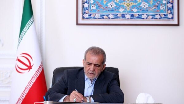 محمد مهاجری: کشور در شرایط جنگی است و رئیس جمهور نباید با خواهش و تمنا کشور را اداره کند/ باید به صداوسیما دستور بدهد به بعضی افراد تریبون ندهد