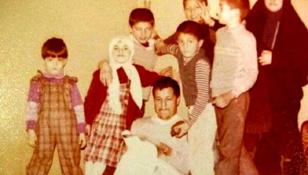 عکس/ هاشمی رفسنجانی در کنار مادر و همسرش در منزل؛ دهه ۶۰