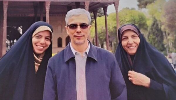 ببینید  روایت برادر سردار باقری از شیوه شهادت برادرش در خانه