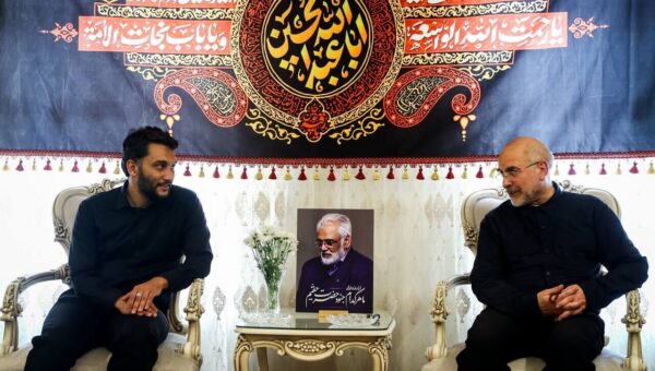 تصاویری از دیدار قالیباف با خانواده شهیدان طهرانچی، شادمانی و حاجی‌زاده