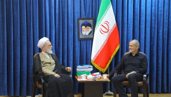 در دیدار پزشکیان با آیت الله اعرافی چه گذشت/ تاکید ویژه مدیر حوزه های علمیه بر تعامل دین و حکومت + تصویر