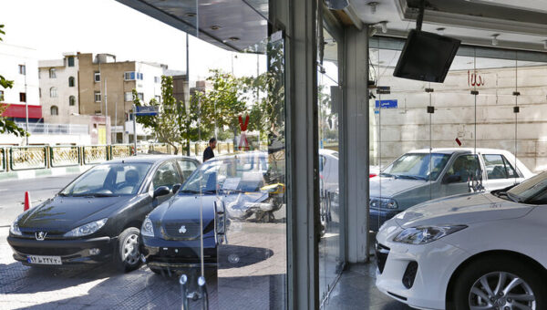 بازار خودرو آچمز شد/ آخرین قیمت سمند، کوییک، تارا، ساینا و دنا + جدول