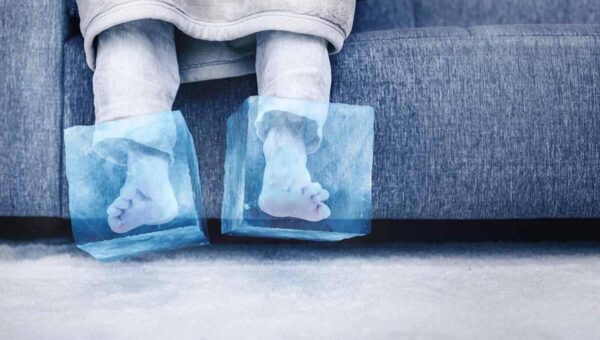 ارتباط پای سرد با دیابت و تیروئید/ روش‌هایی برای بهبود سردی پاها