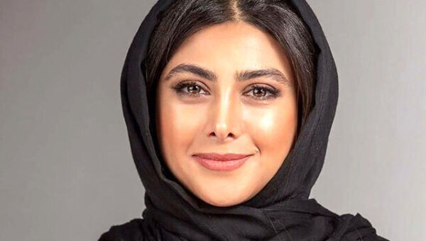 عکس  استایل خاص آزاده صمدی روی موتورسیکلت