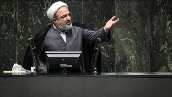 نطق تند رسایی در صحن مجلس؛ یک خانم سگ بازی توییت زدند که لیاخوف فقط یک اسم در تاریخ ایران نیست