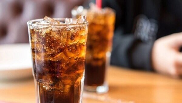 نوشیدنی شیرین یا رژیمی؛ کدام بهتر است؟