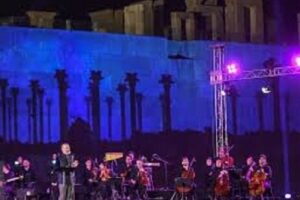 ببینید  انتقاد استاندار تهران از بلیت‌فروشیِ کنسرت توسط وزارتخانه‌ها