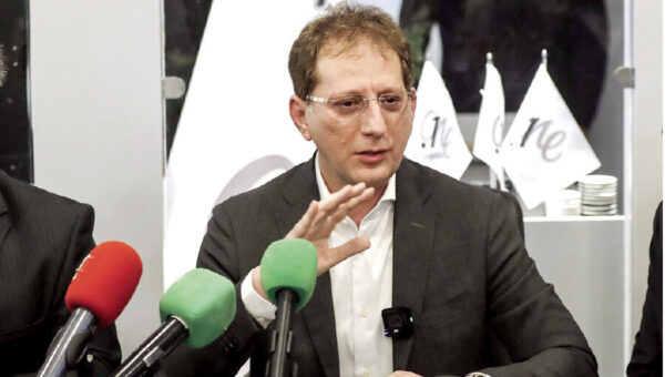 ببینید  مجسمه بابک زنجانی در قوه قضائیه داخل زندان!