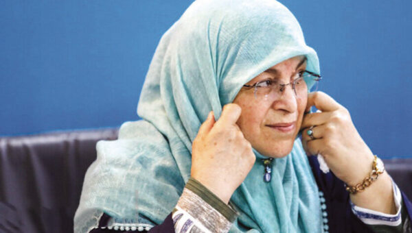 آذر منصوری: بسیاری از تصمیمات دولت یا نیمه‌کاره می‌ماند یا در مسیر اجرا دچار تعارض می‌شوند/اقتدار دولت به شدت تضعیف شده است