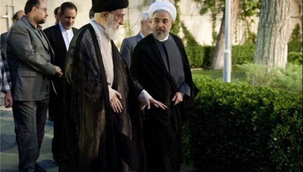 روایت موسویان از خط و نشان محکم رهبر انقلاب برای روحانی پیش از سفر به آمریکا/رهبری به روحانی گفته بودند مراقب باش در راهرو با ترامپ مواجه نشوی!