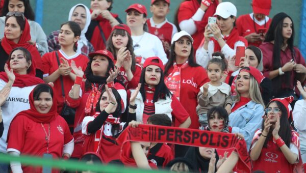 عکس دختران اصفهانی که با افتخار پرسپولیسی‌اند!