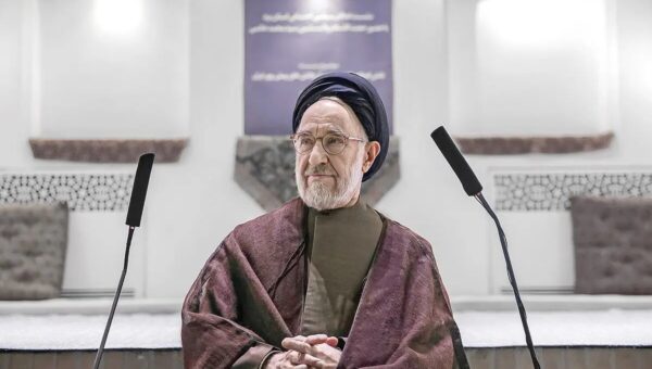 روزنامه اصلاح طلب: عبارت “تکرارمی کنم” که خاتمی به کار برد بعضی مشکلات کشور را حل کرد/ گفتمان او تندروها را به حاشیه می راند