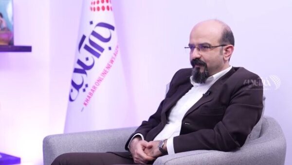 ببینید  ساسان کریمی: برخی وقتی دوربین روشن میشود، جور دیگر حرف میزنند / در ایران کسی را نداریم که در توانمندی دیپلماتیک، حتی نزدیک ظریف باشد