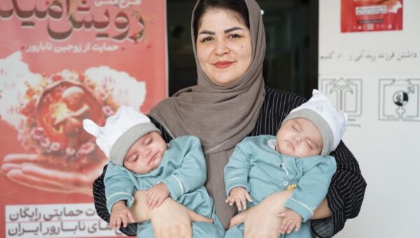 پایان ۱۳ سال انتظار؛ تولد دوقلوها در بابل پس از ۶ سال فریز جنین