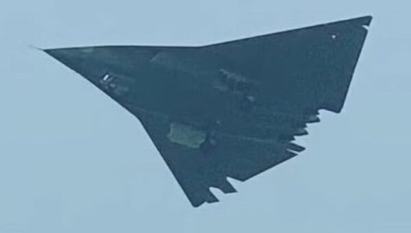 پرواز جنگنده فوق سنگین چین / نسل ششم در آسمان