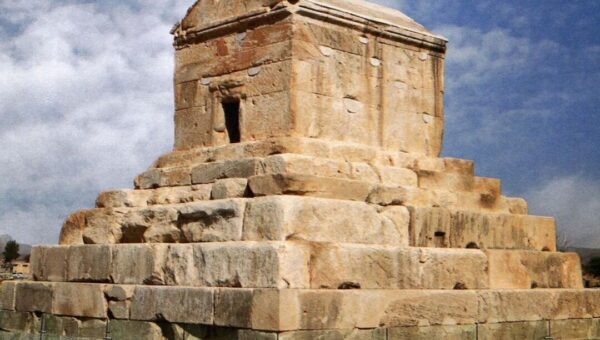 کوروش: از افسانه تا واقعیت /  چرا نباید نماد وحدت ملی را به افراطیون واگذار کنیم؟ / عدالت و مدارای کوروش در ترازوی نقد علمی