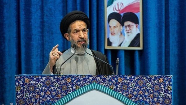 راهکارهای امام جمعه تهران برای مقابله با آلودگی هوا/ همه باید رئیس جمهور و دولت را یاری کنیم