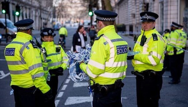 ببینید   بازداشت کشاورزان معترض در انگلیس