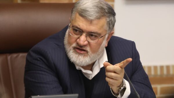 درخواست مهم استاندار تهران از مردم/ در شرایط آلودگی هوا مردم از سفرهای غیر ضرور درون شهری پرهیز کنند