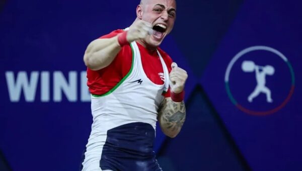 عکس  طلایی وزنه‌برداری به عضویت بحرین در آمد