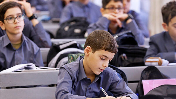 ببینید  اقدام تحسین برانگیز معلم ایرانی با رویای بزرگسالی دانش آموزان