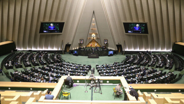 انتقاد پارلمان نشینان به روند اجرای قانون تسهیل صدور مجوزهای کسب و کار/ نقدعلی: آیا سازمان برنامه از شفاف شدن فرار می‌ کند؟