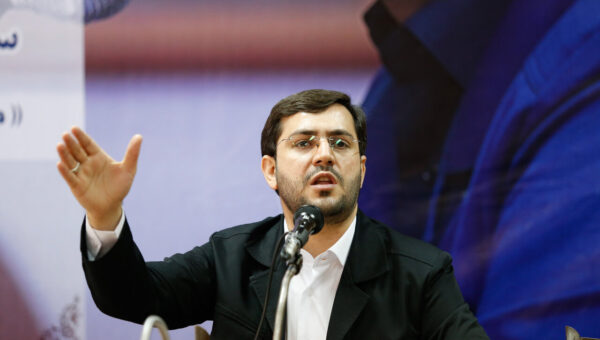 خطابه عجیب یاسر جبرائیلی به مردم: نام و نشان همه شرکت‌ها و مدیران دلاردار افشا شد/روی این اسامی دقیق شوید/با فریاد عدالت بر بساط رانت و غارت بتازید!