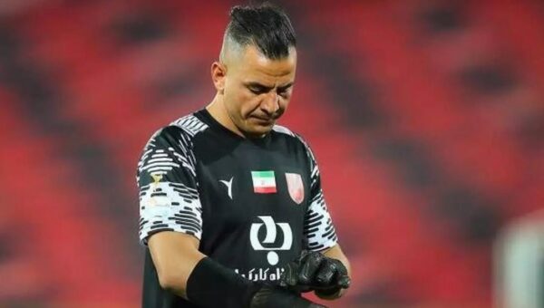 عکس دلبری دختر روسری قرمز برای یک پرسپولیسی!