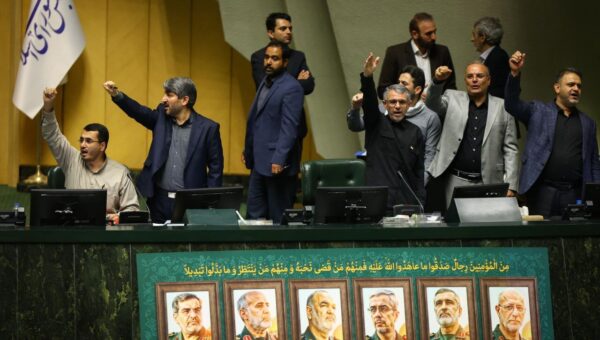 تصویر متفاوت ذوالنوری در صحن علنی مجلس خبرساز شد + عکس