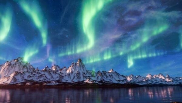 ببینید تایملپس خیرهکننده از شفق قطبی در لاس وگاس