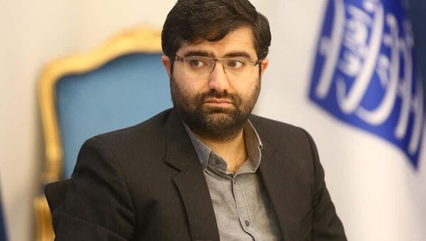 سقاب اصفهانی: یک بار این دعواهای جناحی را کنار بگذاریم/ هیچ‌وقت اجازه نداده‌ایم در جلسات تیم ما بحث سیاسی مطرح شود