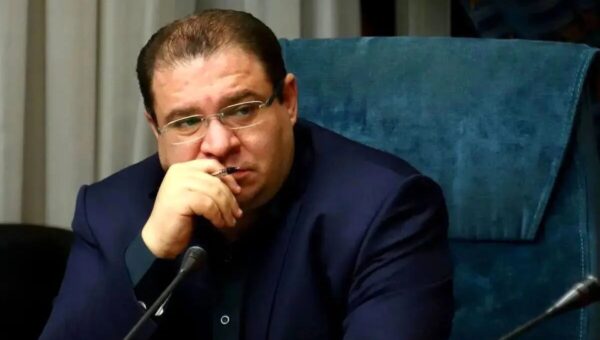 محمد گلزاری: دولت نگرانیها، انتقادات و پیشنهادات درباره مصوبه بنزین را رصد و بررسی میکند/ دولت مسیر شوکدرمانی را طی نکرد