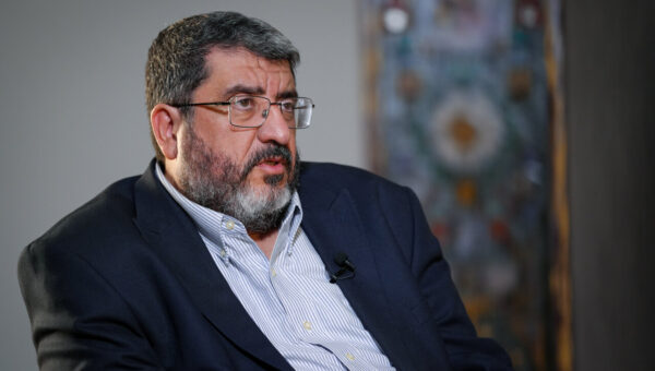 ببینید  فواد ایزدی: منتظر باشید در راهروهای شهرداری نیویورک افرادی مسئولیت بگیرند که چفیه انداختند، آمریکا در حال تغییر است