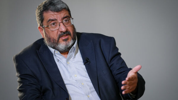 واکنش فواد ایزدی به پیروزی ممدانی: پیام ۱۳ آبان به نیویورک رسید