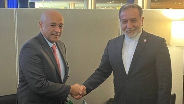 رایزنی تلفنی عراقچی و دبیرکل شورای همکاری خلیج فارس