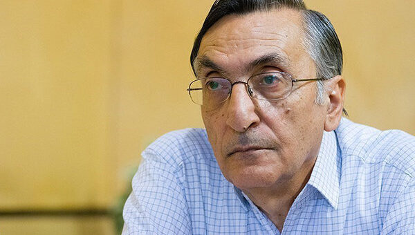 آیا این مرد به اندازه یک تخت بیمارستانی و یک پرستار به گردن فرهنگ این کشور حق ندارد؟!/ کامران فانی را به خانه سالمندان بازنگردانید