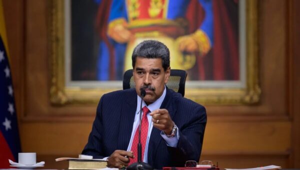 مادورو: هیچ قیمومیتی را نخواهیم پذیرفت